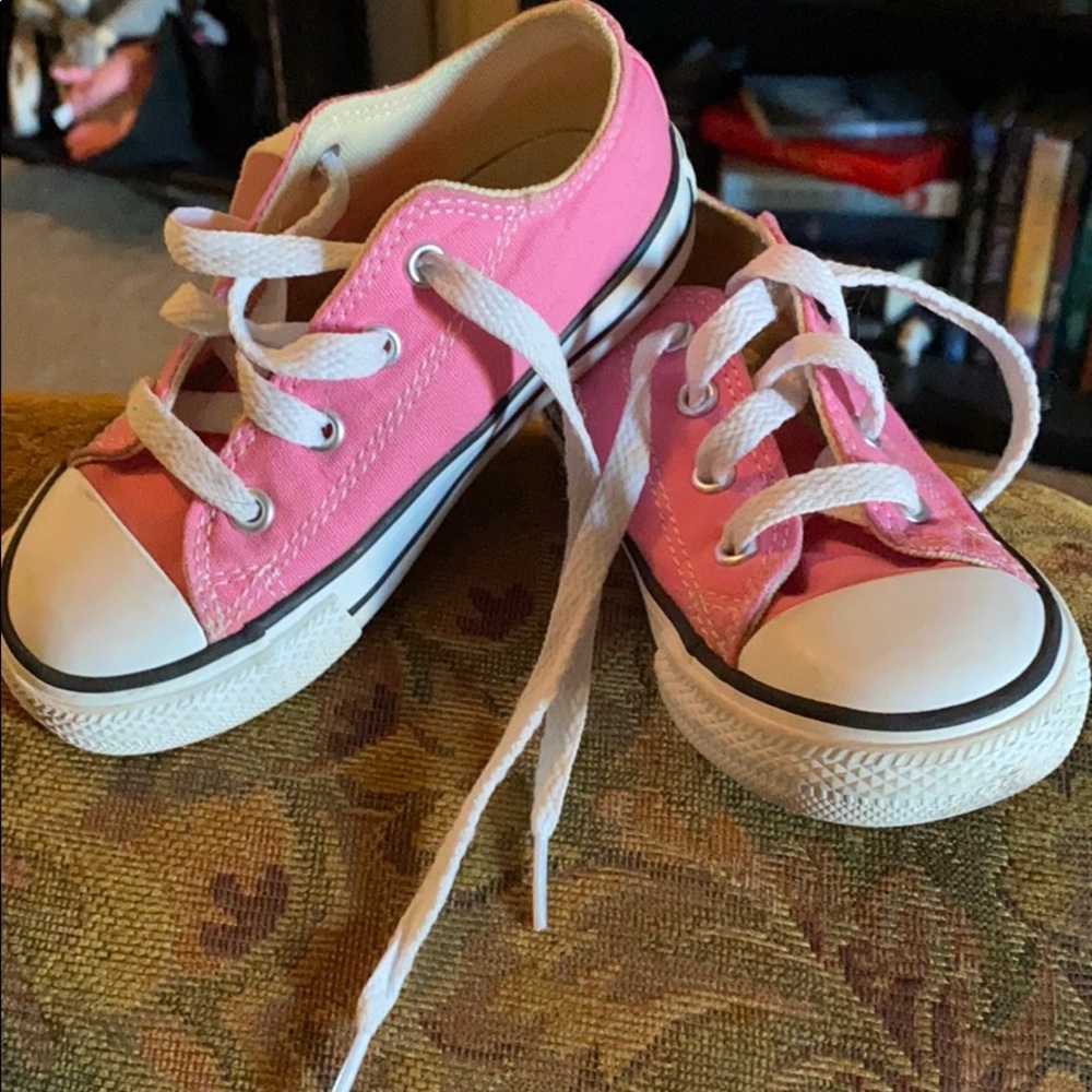 Toddler girl pink converse size 8 low top